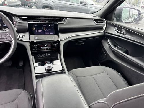 Used 2024 Jeep Grand Cherokee Laredo X w/ Luxury Tech Group I AWD/4WD image 11