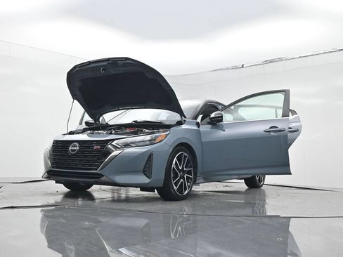 Used 2025 Nissan Sentra SR w/ SR Premium Package FWD image 32