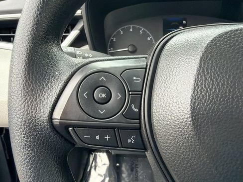 Used 2025 Toyota Corolla LE FWD image 28