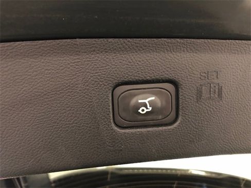 Used 2022 Ford Edge SEL w/ Convenience Package image 11