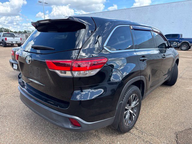 Used 2019 Toyota Highlander LE FWD image 4
