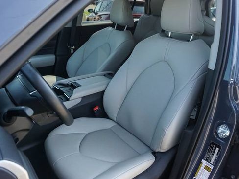 Used 2025 Toyota Grand Highlander FWD image 19
