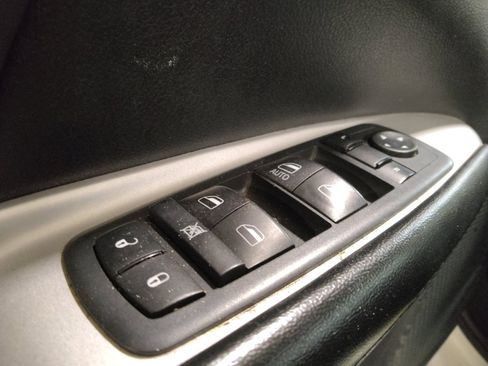 Used 2020 Dodge Journey SE w/ SE Popular Equipment Group FWD image 27