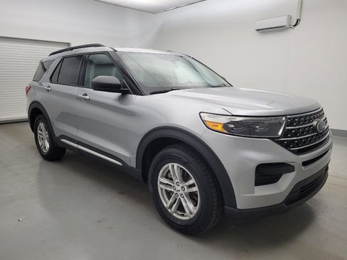 Used 2022 Ford Explorer XLT AWD/4WD image 11
