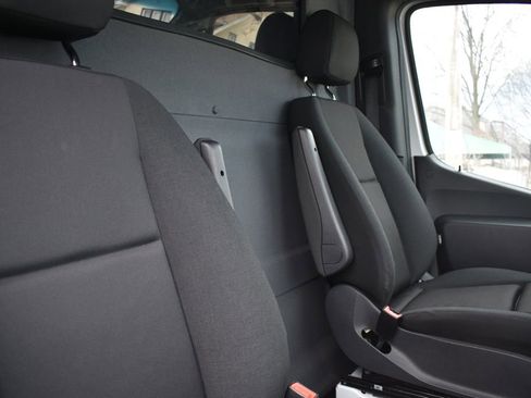Used 2024 Mercedes-Benz eSprinter 170 Cargo image 24