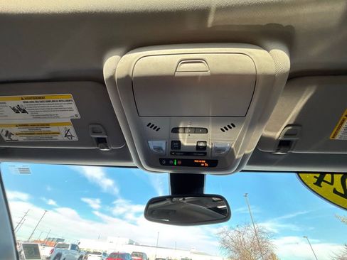 Used 2024 Chevrolet Equinox Premier image 40