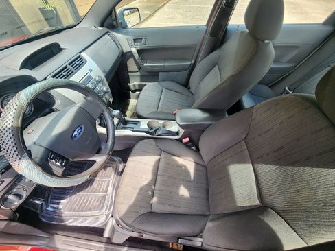 Used 2010 Ford Focus SE image 6
