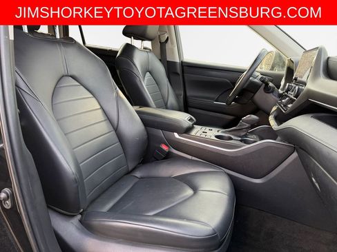 Used 2023 Toyota Highlander XLE AWD/4WD image 25