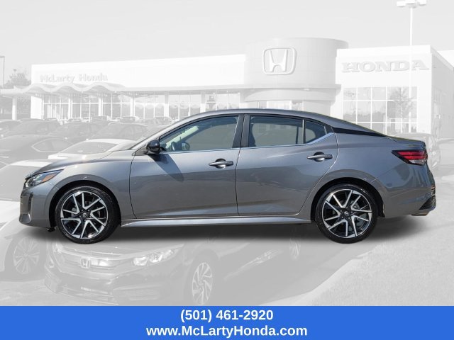 Used 2025 Nissan Sentra SR FWD image 2