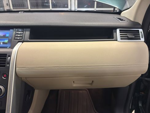 Used 2017 Land Rover Discovery Sport HSE image 24