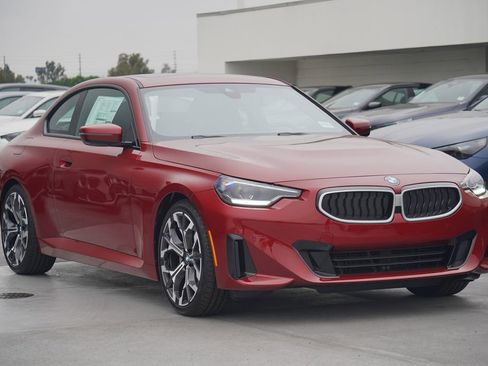 Used 2025 BMW 230i Coupe w/ Convenience Package image 3