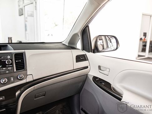 Used 2012 Toyota Sienna LE FWD image 36
