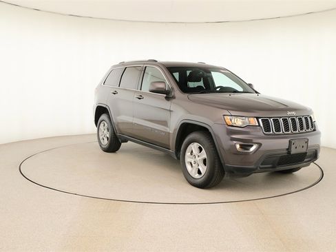 Used 2017 Jeep Grand Cherokee Laredo w/ Quick Order Package 23E image 10
