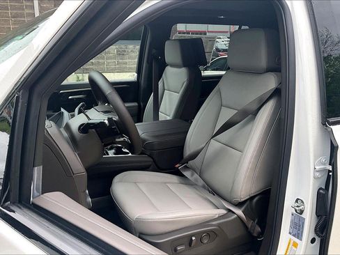 New 2026 Chevrolet Suburban Z71 w/ Z71 Off-Road Package AWD/4WD image 8