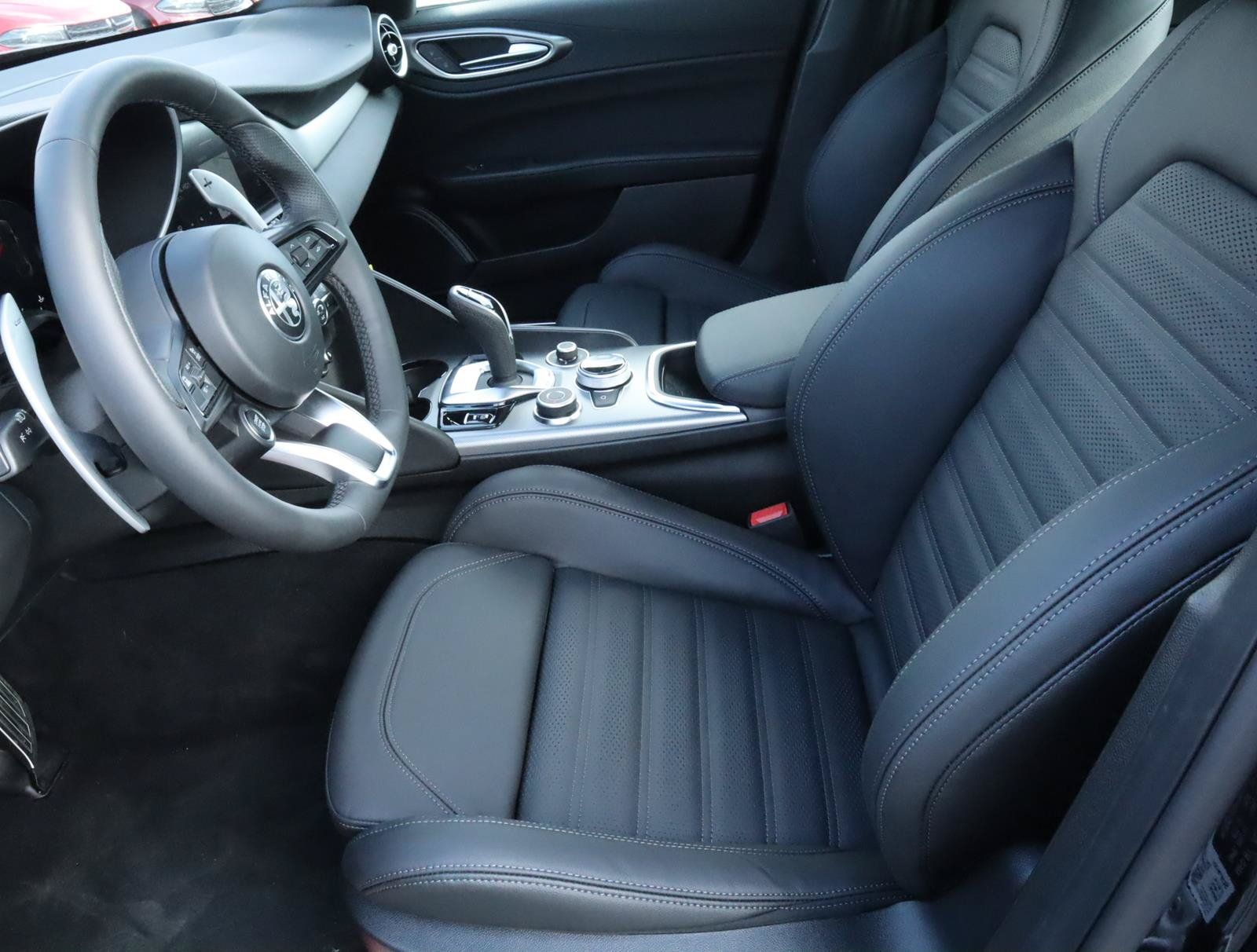 New 2025 Alfa Romeo Giulia w/ Veloce Package Rwd image 17