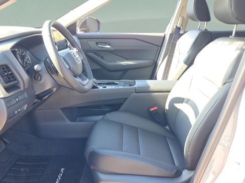 New 2026 Nissan Rogue SV FWD image 9
