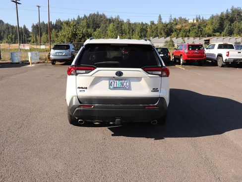 Used 2022 Toyota RAV4 XLE Premium AWD/4WD image 6