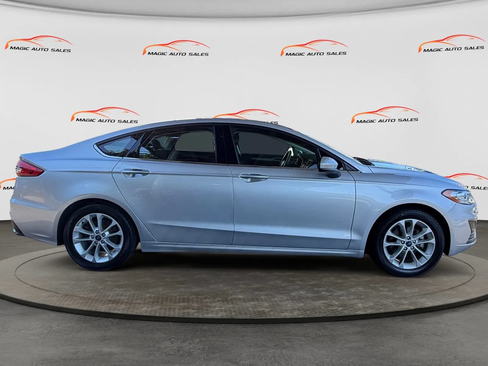 Used 2019 Ford Fusion SE FWD image 6
