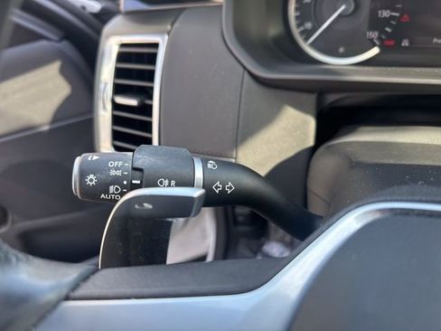 Used 2023 Land Rover Discovery S image 18