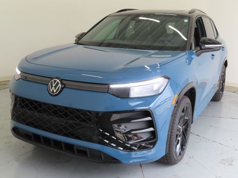 New 2026 Volkswagen Tiguan SE R-Line image 9