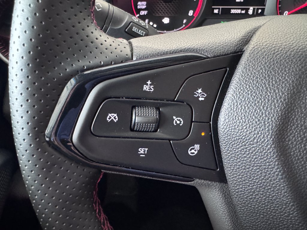Used 2025 Chevrolet Trax RS w/ Sunroof Package FWD image 14