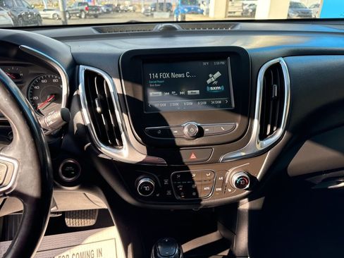 Used 2018 Chevrolet Equinox LT FWD image 19