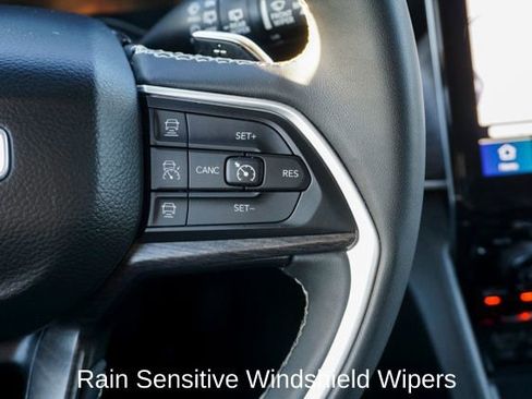 Used 2023 Jeep Grand Cherokee Limited w/ Luxury Tech Group II image 25