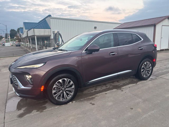 Used 2025 Buick Envision Preferred AWD/4WD image 2
