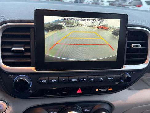 Used 2020 Hyundai Venue image 41