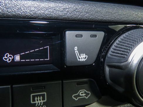 Used 2025 Nissan Versa SR w/ Trunk Package image 16