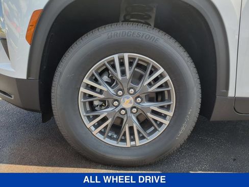 New 2026 Chevrolet Traverse LT w/ Driver Confidence Package AWD/4WD image 25