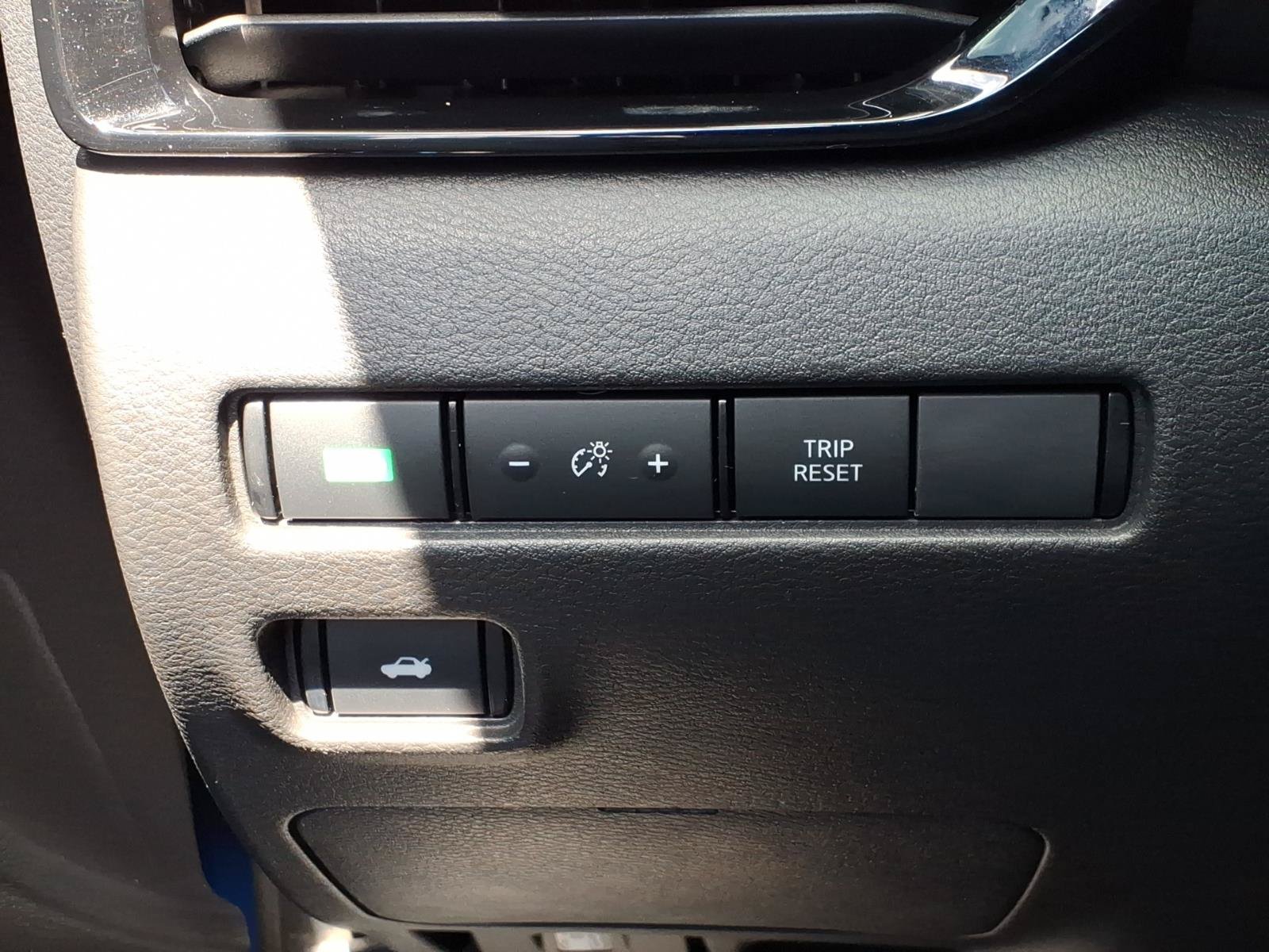 Used 2022 Nissan Sentra SR w/ SR Premium Package FWD image 32