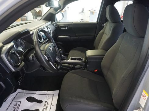 Used 2019 Toyota Tacoma TRD Sport AWD/4WD image 16