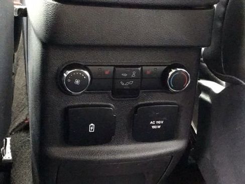 Used 2018 Ford Explorer Limited image 17