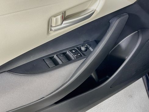 Used 2021 Toyota Corolla LE w/ Carpet Mat Package (TMS) FWD image 17