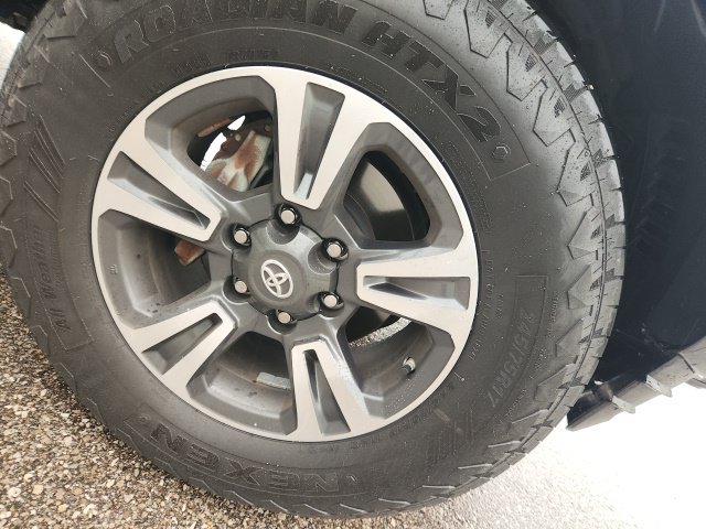Used 2018 Toyota Tacoma TRD Sport w/ TRD Premium Sport Package AWD/4WD image 6