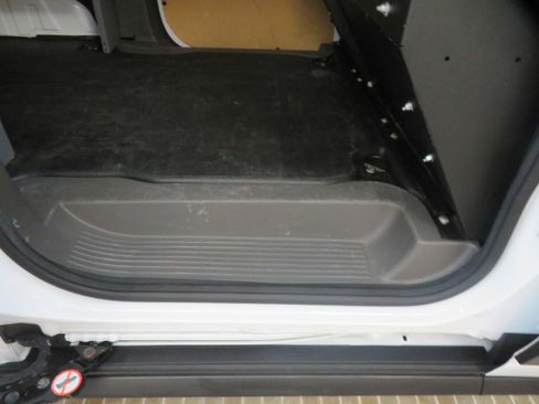 Used 2021 Ford Transit Connect XL image 28