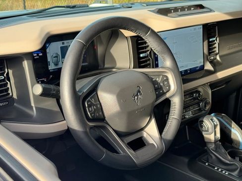 Used 2022 Ford Bronco Wildtrak image 16