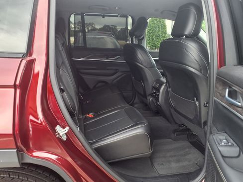 Used 2023 Jeep Grand Cherokee Limited w/ Luxury Tech Group II AWD/4WD image 8