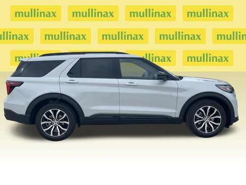 New 2026 Ford Explorer ST-Line image 2