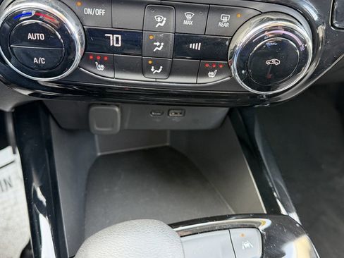 Used 2024 Chevrolet Trax LT w/ LT Convenience Package image 44