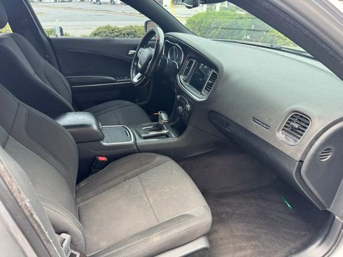 Used 2018 Dodge Charger R/T RWD image 10