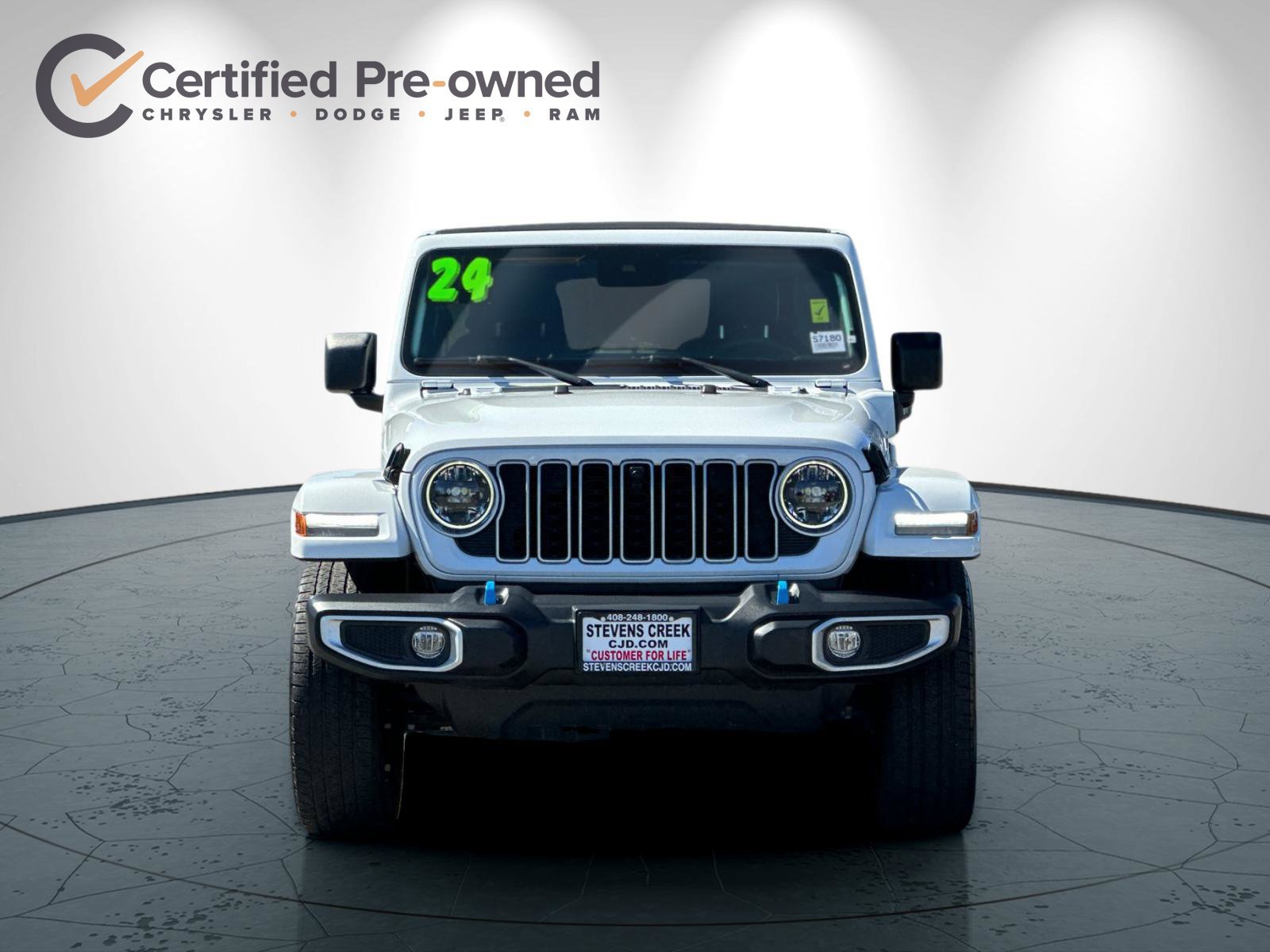 Used 2024 Jeep Wrangler Unlimited Sahara w/ Technology Group AWD/4WD image 9