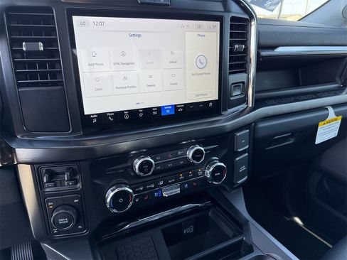 New 2026 Ford F250 Lariat w/ Chrome Package image 36