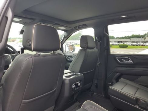 Used 2023 GMC Yukon SLT w/ SLT Luxury Package AWD/4WD image 11