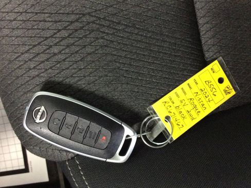 Used 2024 Nissan Rogue SV image 32