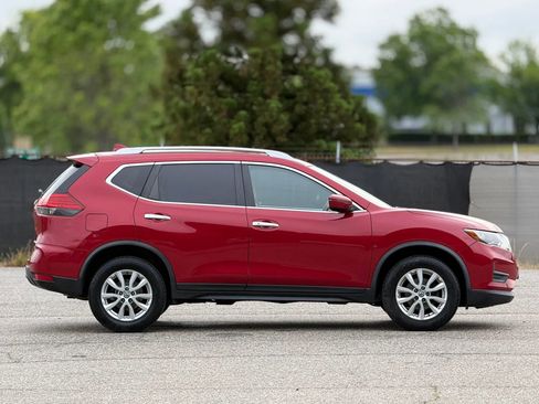 Used 2017 Nissan Rogue SV AWD/4WD image 7