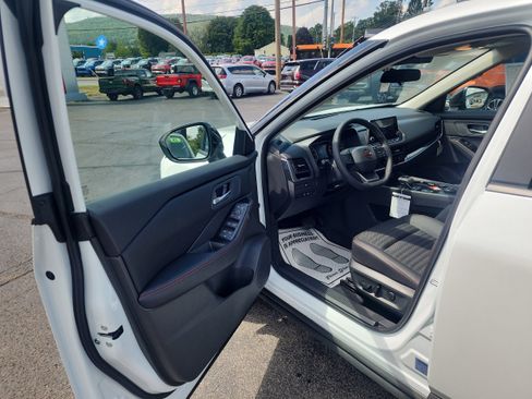 New 2026 Nissan Rogue SV image 10