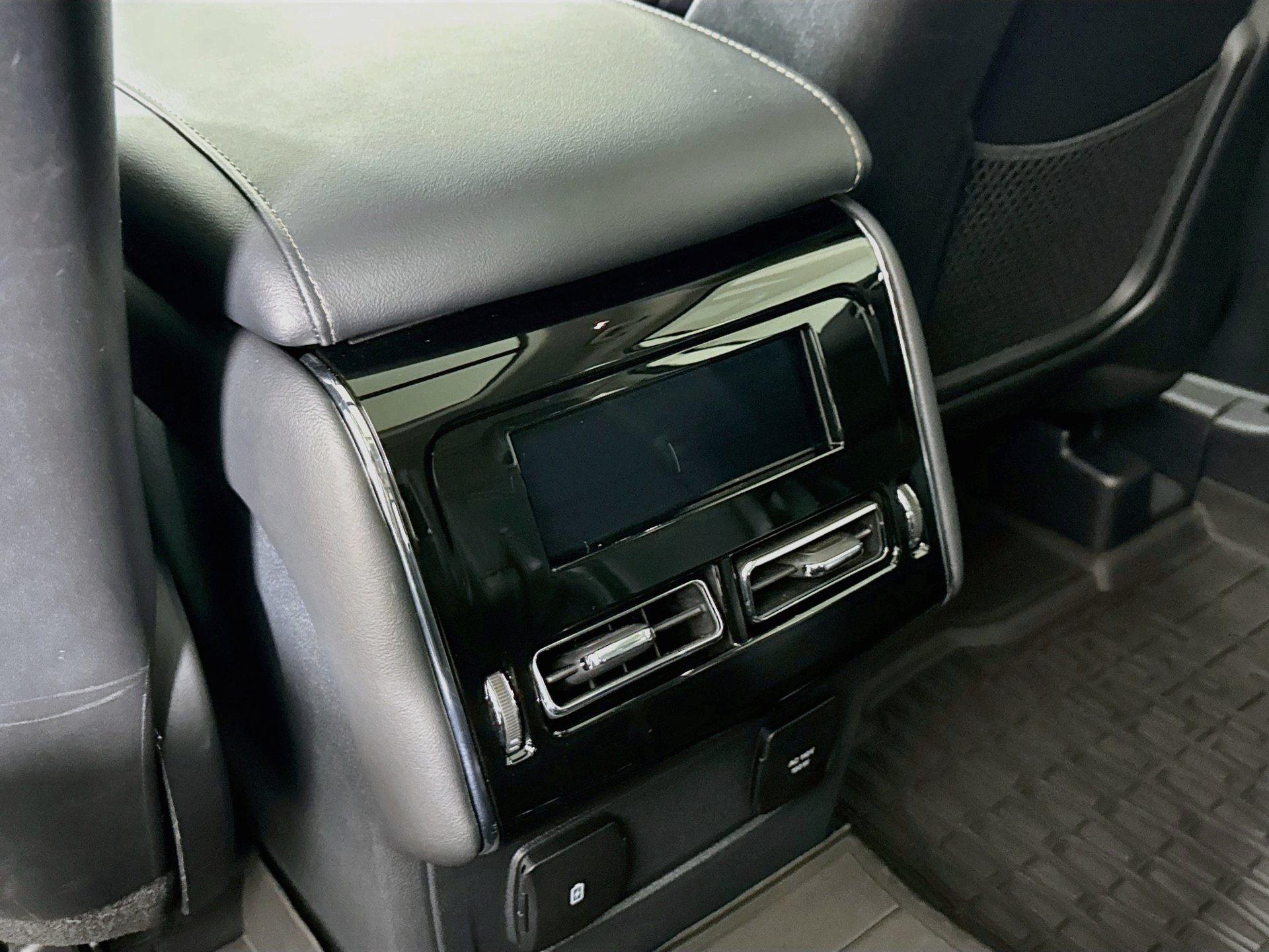 Used 2025 Lincoln Aviator AWD w/ Jet Appearance Package image 27