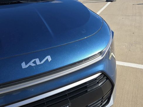 Certified 2023 Kia Niro EX image 10